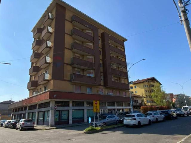 Locale Commerciale in vendita a Busto Arsizio, Lombardia