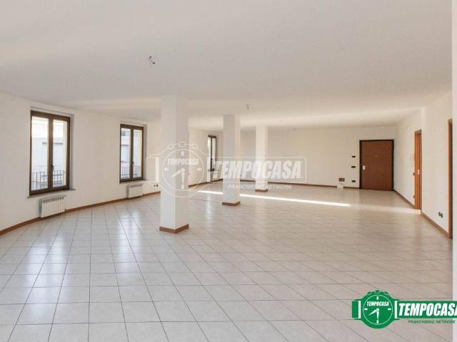 Locale Commerciale in vendita a Busto Arsizio, Lombardia
