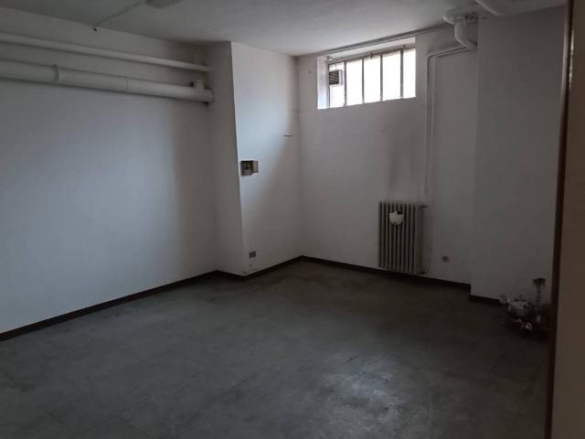 Locale Commerciale in vendita a Busto Arsizio, Lombardia