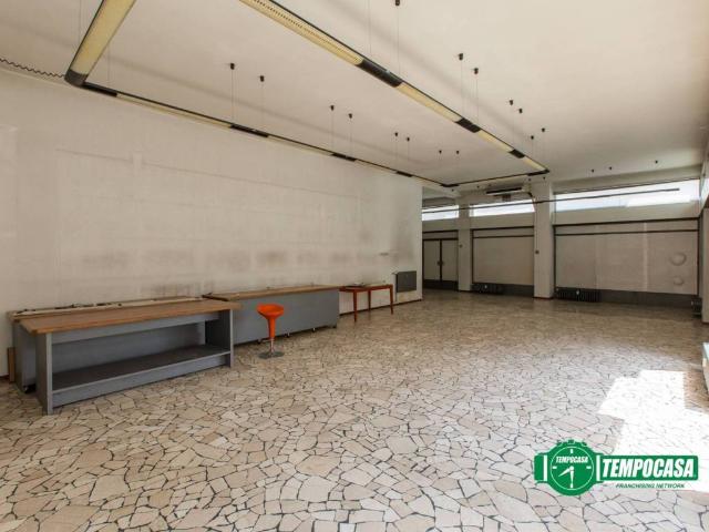 Locale Commerciale in vendita a Busto Arsizio, Lombardia