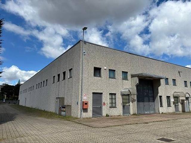 Locale Commerciale in vendita a Busto Arsizio, Lombardia