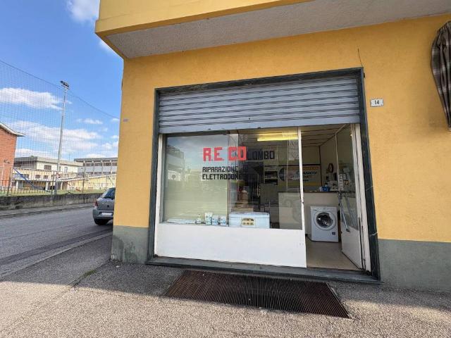 Locale Commerciale in vendita a Beata Giuliana, Busto Arsizio