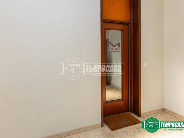 Locale Commerciale in vendita a Busto Arsizio, Lombardia