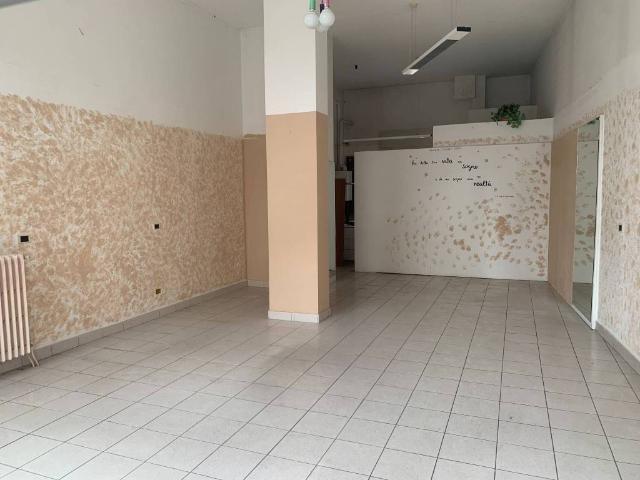 Locale Commerciale in vendita a Busto Arsizio, Lombardia