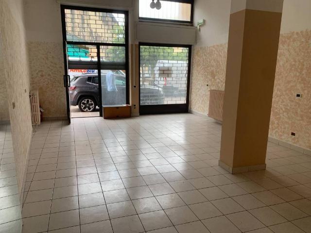 Locale Commerciale in vendita a Busto Arsizio, Lombardia