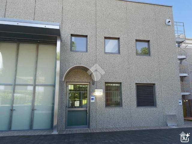 Locale Commerciale in vendita a Busto Arsizio, Lombardia