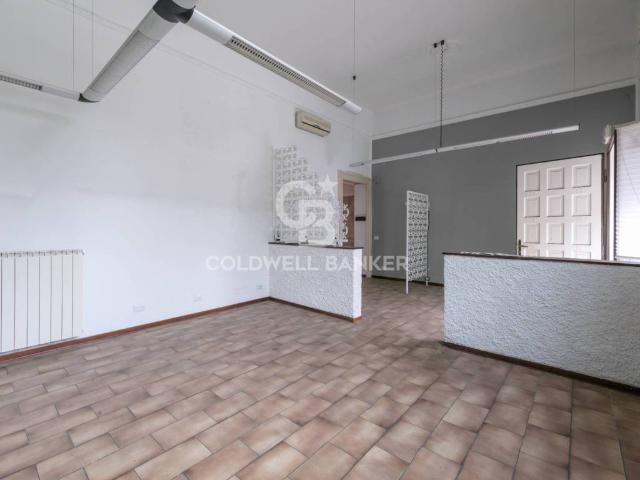 Locale Commerciale in vendita a Busto Arsizio, Lombardia
