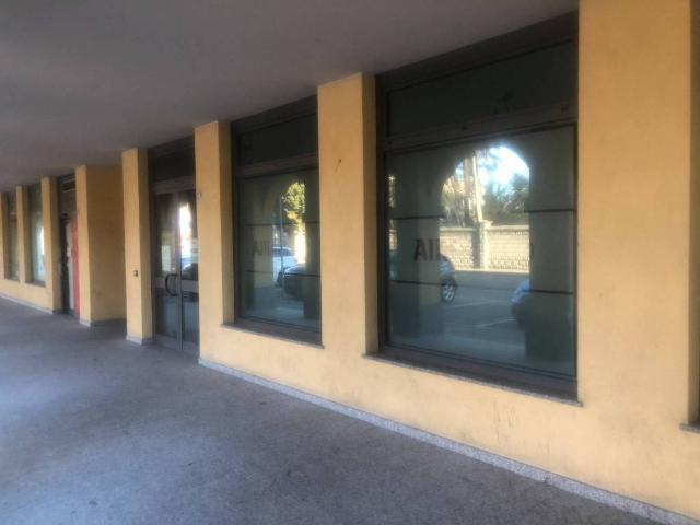 Locale Commerciale in vendita a Busto Garolfo, Lombardia