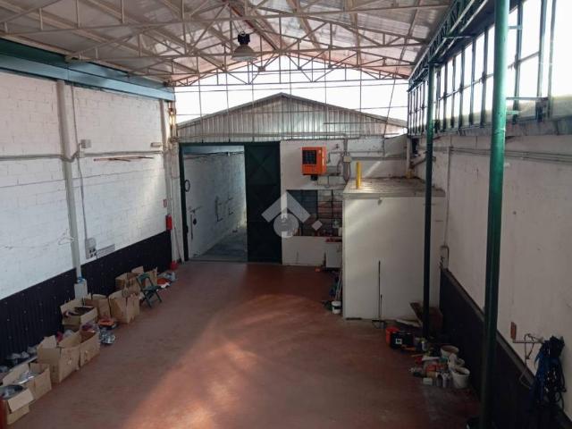 Locale Commerciale in vendita a Busto Garolfo, Lombardia