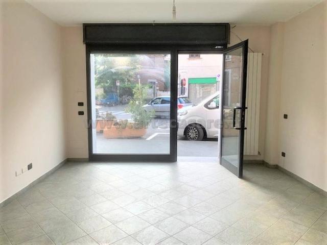Locale Commerciale in vendita a Busto Garolfo, Lombardia