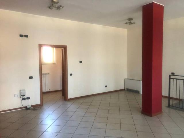 Locale Commerciale in vendita a Busto Garolfo, Lombardia