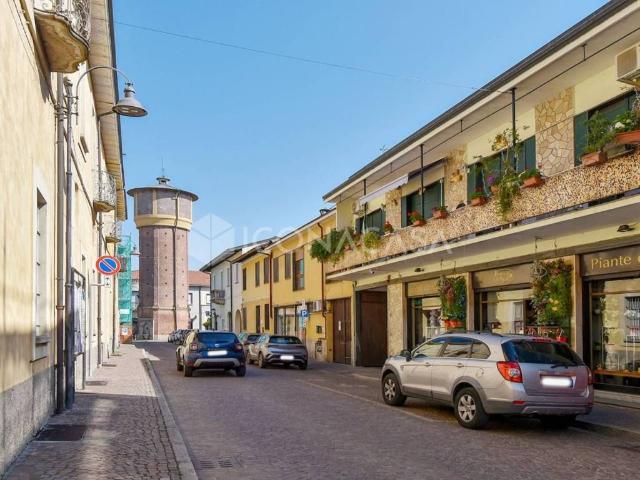 Locale Commerciale in vendita a Busto Garolfo, Lombardia