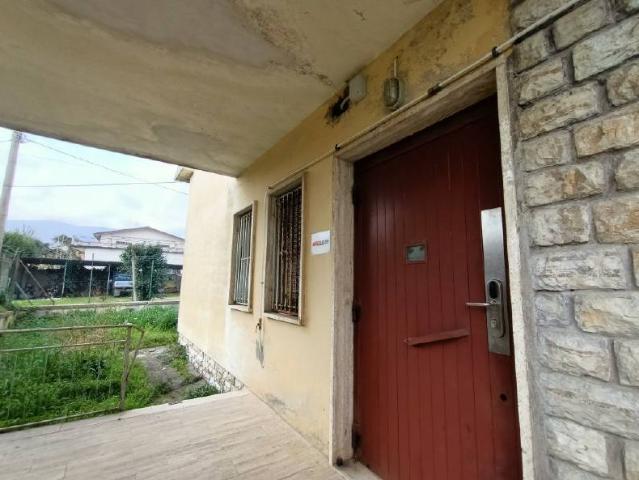 Locale Commerciale in vendita a La Croce, Buti