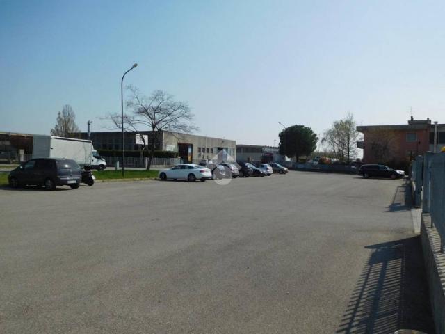 Locale Commerciale in vendita a Buttapietra, Veneto