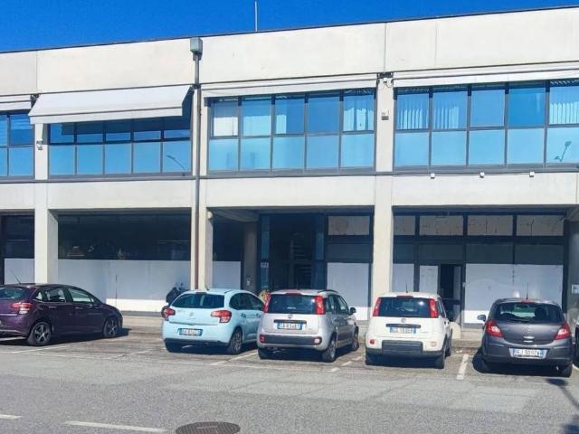 Locale Commerciale in vendita a Ferriera, Piemonte