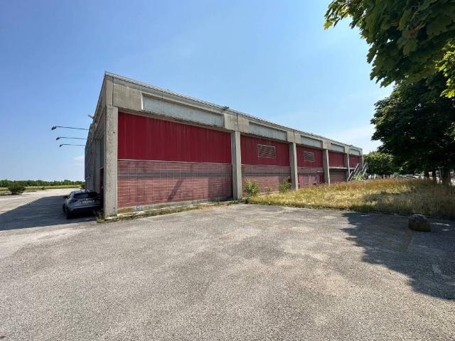 Locale Commerciale in vendita a Buttrio, Friuli-Venezia Giulia