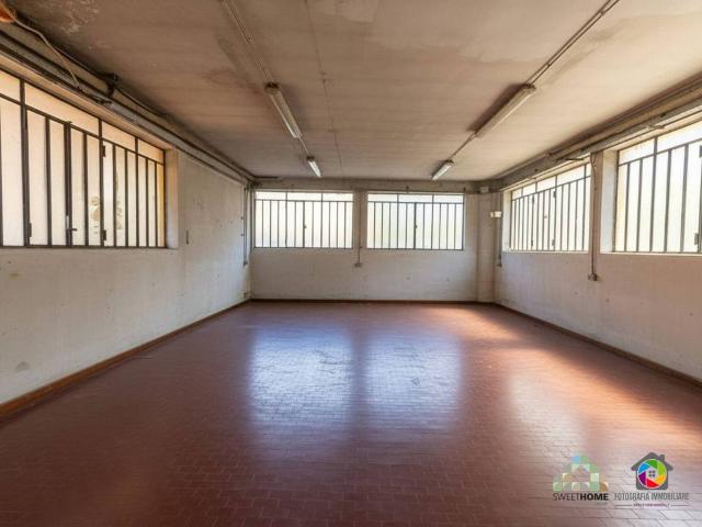 Locale Commerciale in vendita a Cabiate, Lombardia