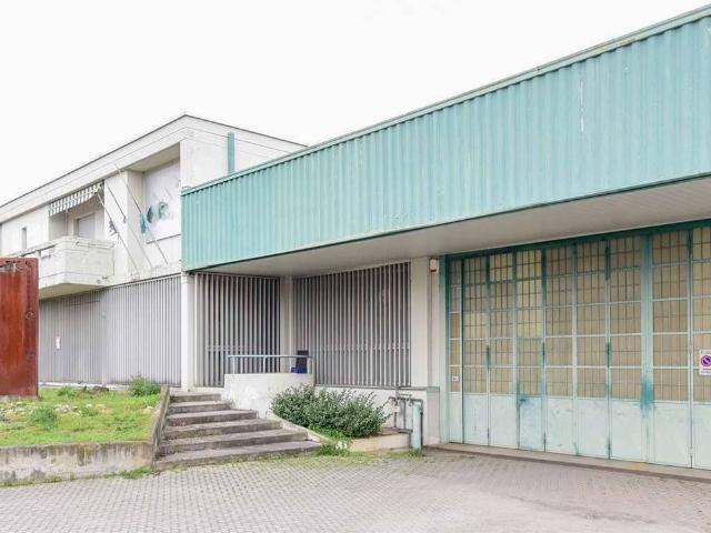 Locale Commerciale in vendita a Cabiate, Lombardia