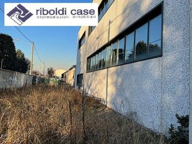 Locale Commerciale in vendita a Cabiate, Lombardia