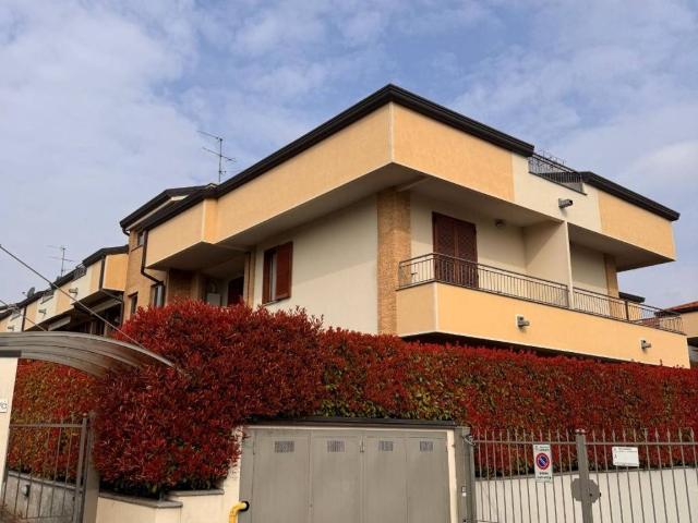 Locale Commerciale in vendita a Cabiate, Lombardia