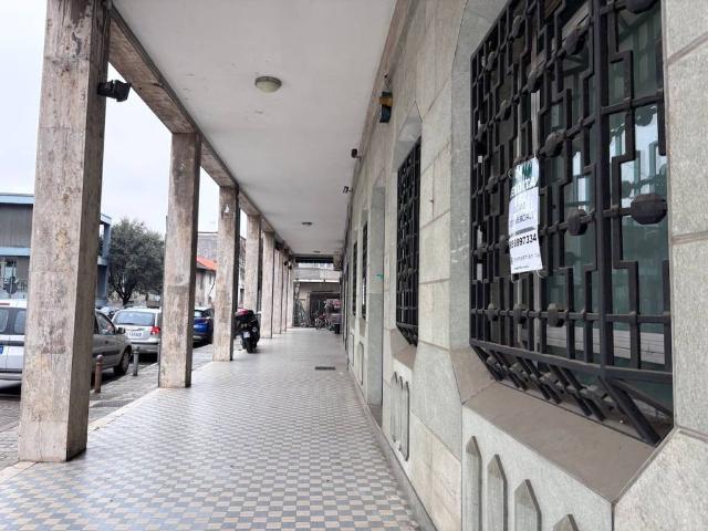 Locale Commerciale in vendita a Cabiate, Lombardia