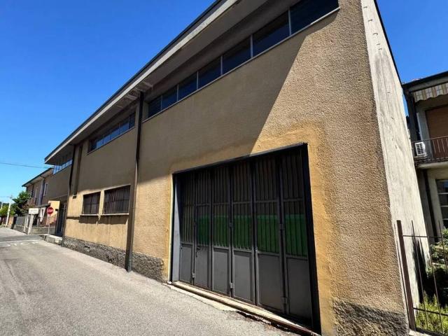 Locale Commerciale in vendita a Cabiate, Lombardia