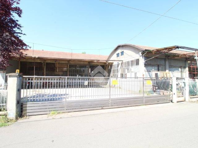 Locale Commerciale in vendita a Terra di Mezzo, Re