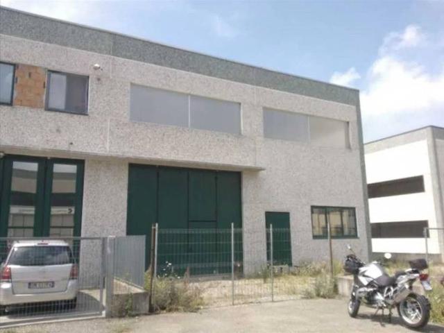 Locale Commerciale in vendita a Cadeo, Reggio Emilia