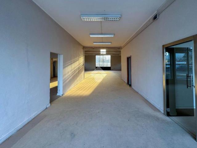 Locale Commerciale in vendita a Campo Matto, Cadeo