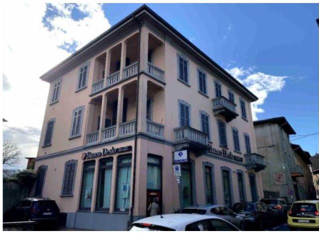 Locale Commerciale in vendita a Cadorago, Lombardia