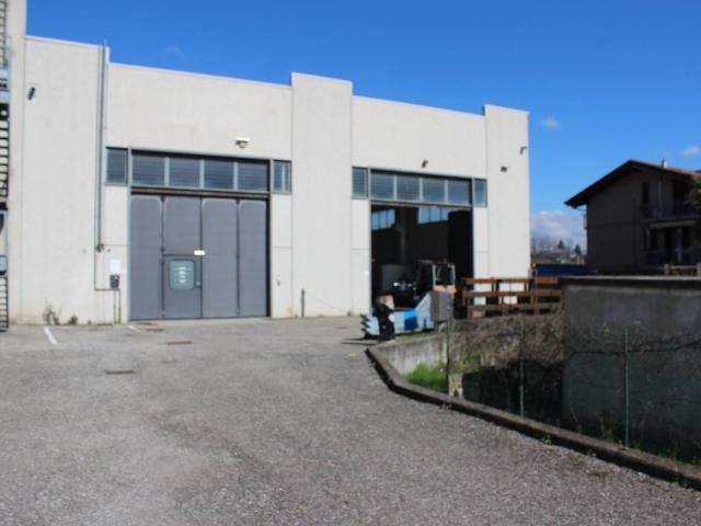 Locale Commerciale in vendita a Cadorago, Lombardia