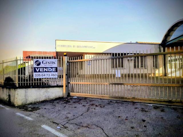 Locale Commerciale in vendita a Cadorago, Lombardia