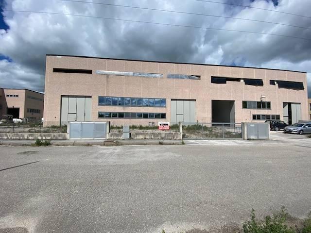 Locale Commerciale in vendita a Marche, Pesaro E Urbino