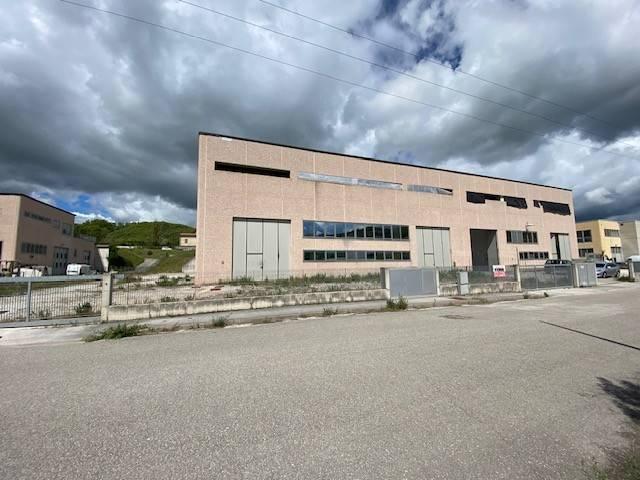 Locale Commerciale in vendita a Marche, Pesaro E Urbino