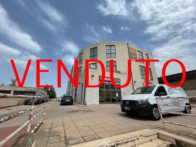 Locale Commerciale in vendita a Sant'Avendrace-Santa Gilla, Cagliari