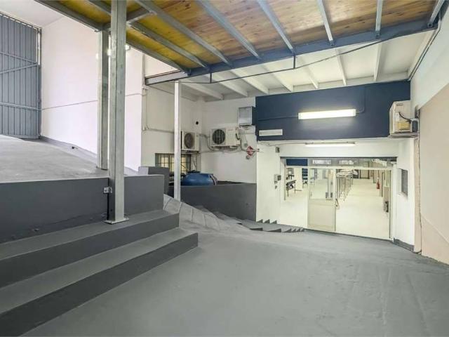 Locale Commerciale in vendita a Monteleone - Santa Rosalia, Cagliari