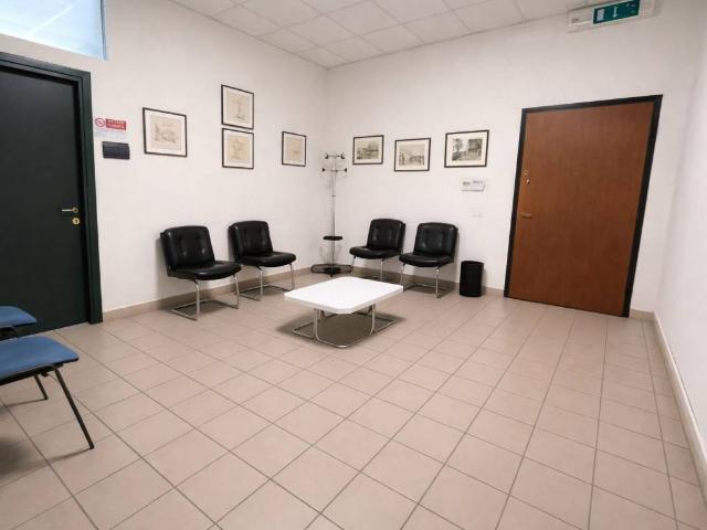 Locale Commerciale in vendita a Genneruxi, Cagliari