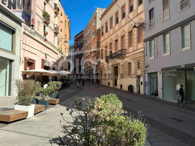 Locale Commerciale in vendita a Lapola/Marina, Cagliari