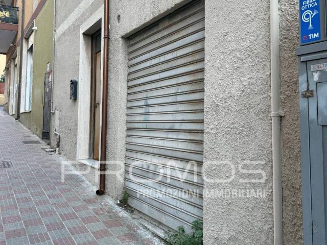 Locale Commerciale in vendita a Sant'Avendrace-Santa Gilla, Cagliari