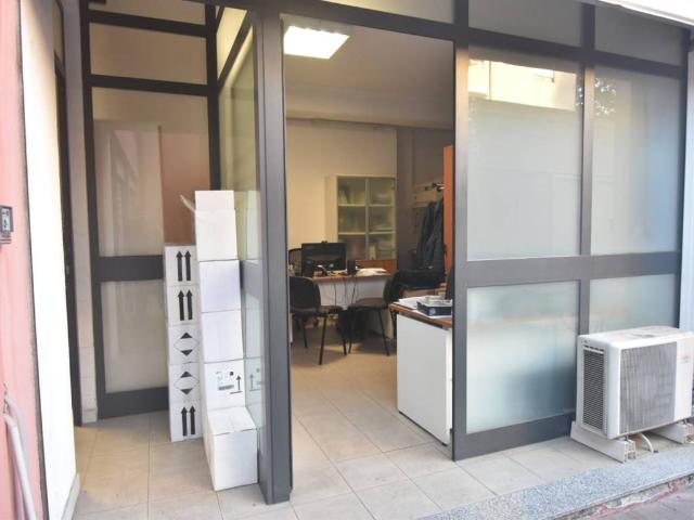 Locale Commerciale in vendita a Terramàini - Is Bingias, Cagliari