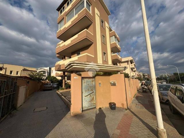 Locale Commerciale in vendita a Genneruxi, Cagliari