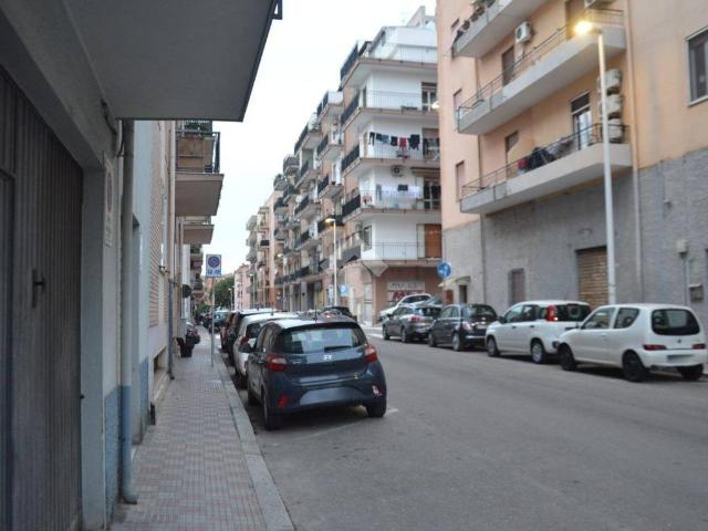 Locale Commerciale in vendita a Is Mirrionis, Cagliari