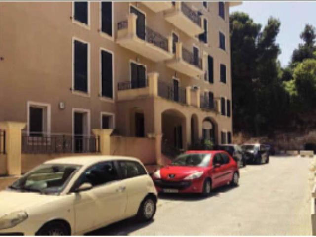 Locale Commerciale in vendita a Tuvixeddu-Tuvumannu, Cagliari