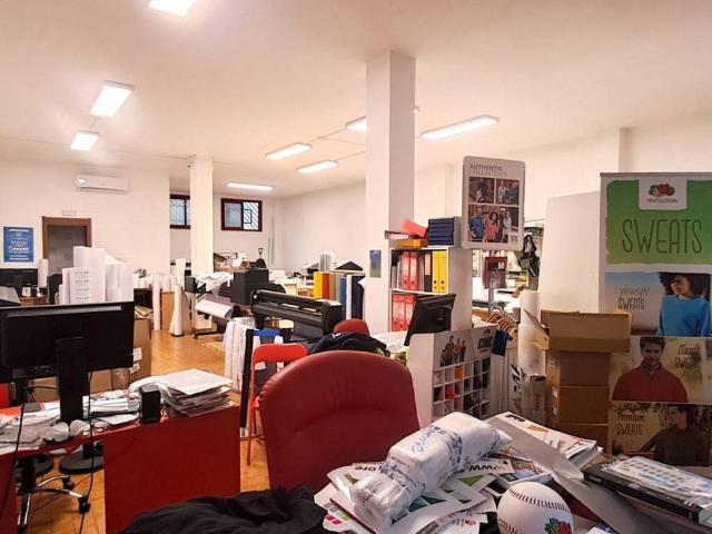 Locale Commerciale in vendita a Sant'Avendrace-Santa Gilla, Cagliari