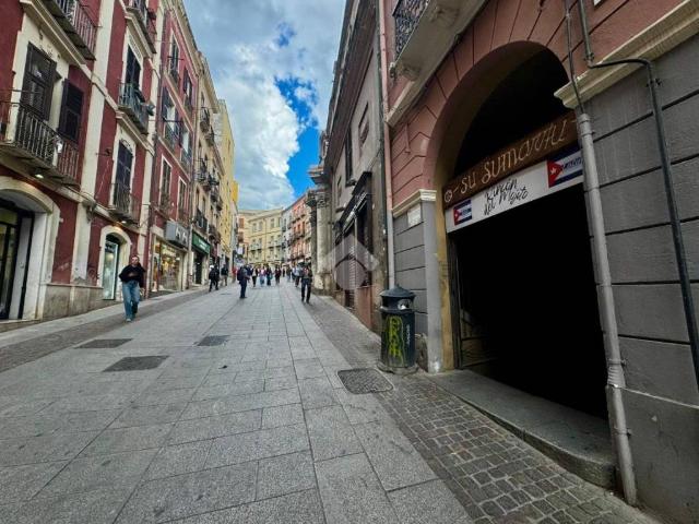 Locale Commerciale in vendita a Lapola/Marina, Cagliari