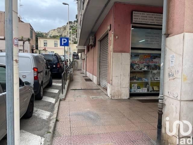 Locale Commerciale in vendita a Sant'Avendrace-Santa Gilla, Cagliari