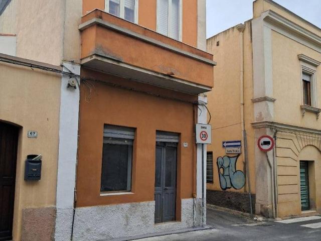 Locale Commerciale in vendita a Monteleone - Santa Rosalia, Cagliari
