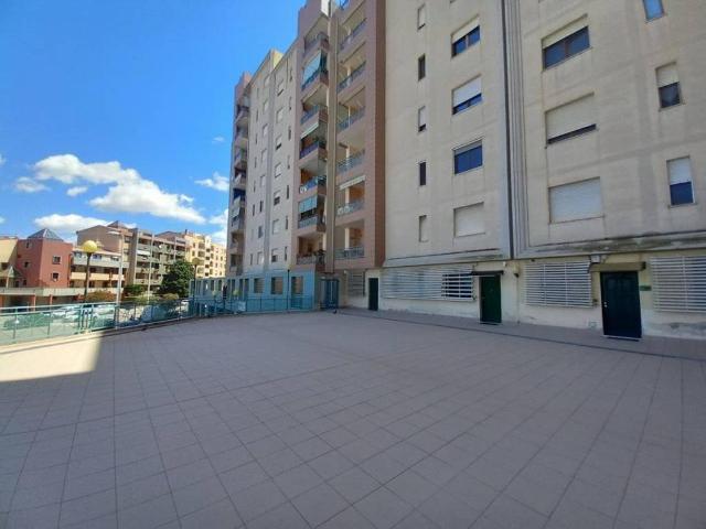 Locale Commerciale in vendita a Nuovo Borgo Sant'Elia, Cagliari