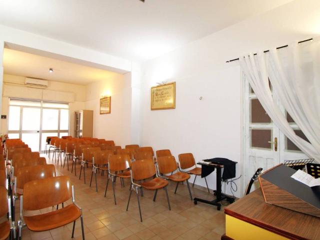 Locale Commerciale in vendita a Sant'Alenixedda, Cagliari