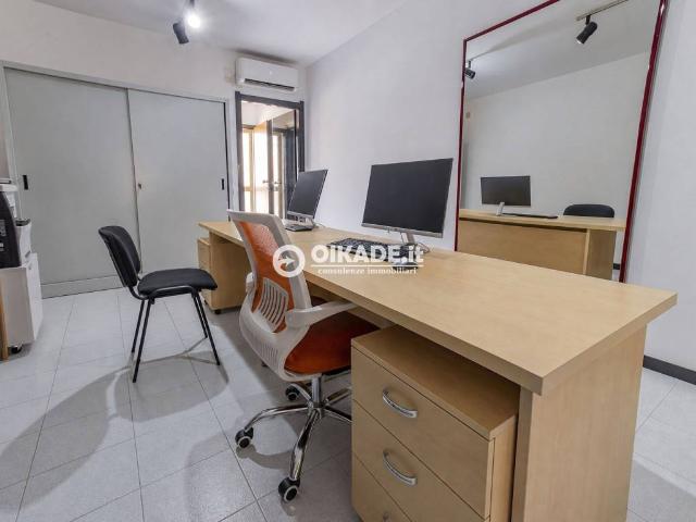 Locale Commerciale in vendita a Monteleone - Santa Rosalia, Cagliari